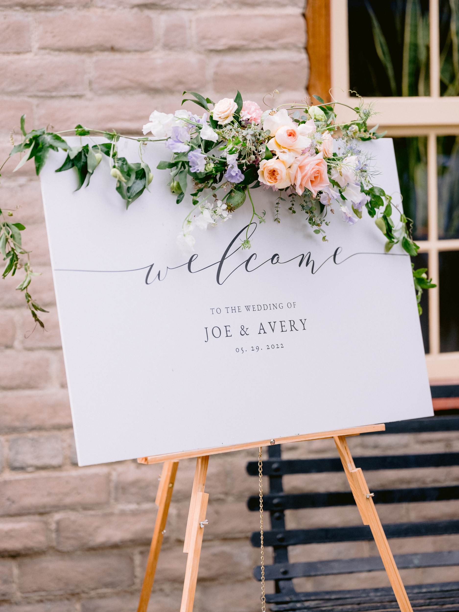 For your wedding day plan to have programs, table place cards, and menus, these paper goods continue to carry your wedding aesthetic. Big daydream wedding details plan #Weddingstationery #weddinginvitationsuite #RubyJaneEvents #SLCweddingplanner #utahcountyweddings
