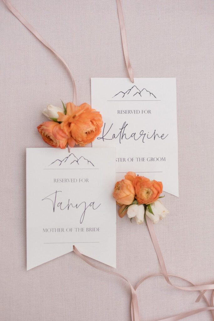 Your wedding stationery and signage help to carry your theme, and color palette of your wedding day. Design cohesive wedding day plan professional #Weddingstationery #weddinginvitationsuite #RubyJaneEvents #SLCweddingplanner #utahcountyweddings
